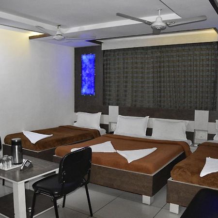 Midtown Hotel 아흐메다바드 외부 사진