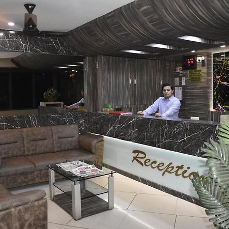 Midtown Hotel 아흐메다바드 외부 사진