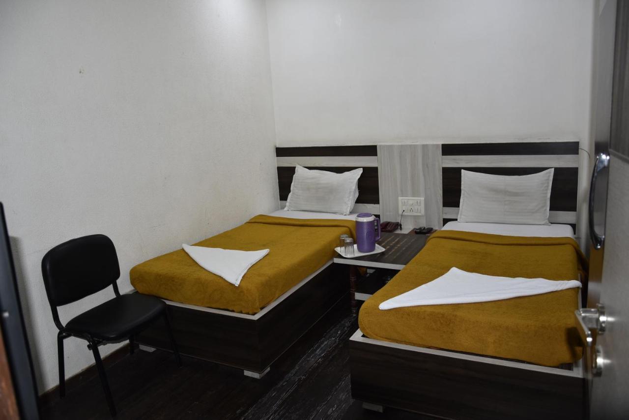 Midtown Hotel 아흐메다바드 외부 사진