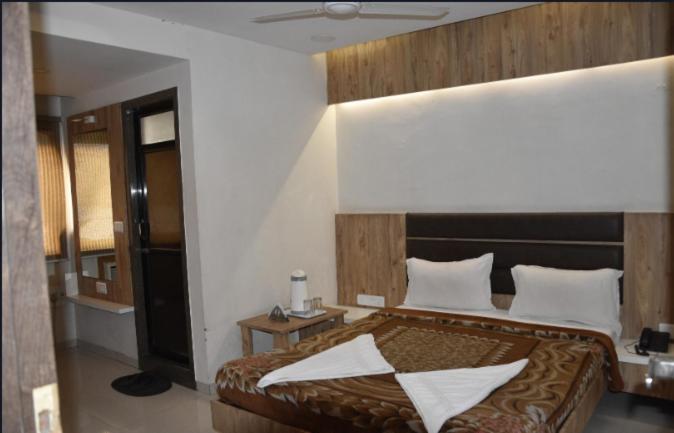 Midtown Hotel 아흐메다바드 외부 사진