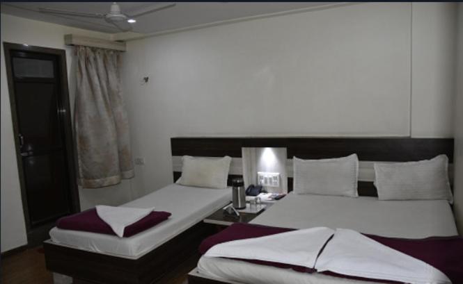 Midtown Hotel 아흐메다바드 외부 사진